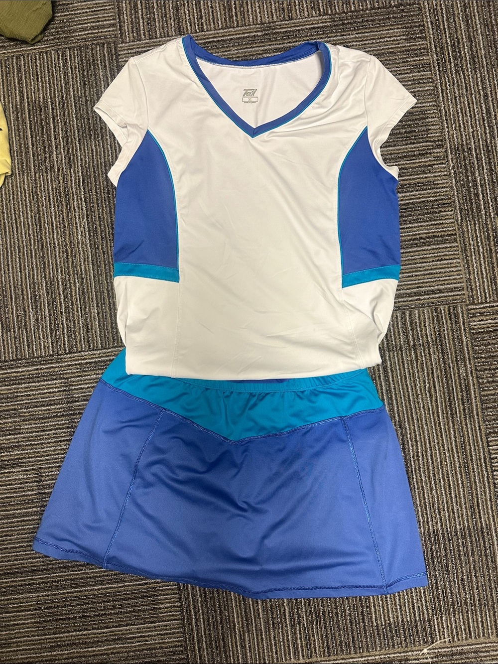 Women’s size large tennis pickle ball golf SKORT/top by tail